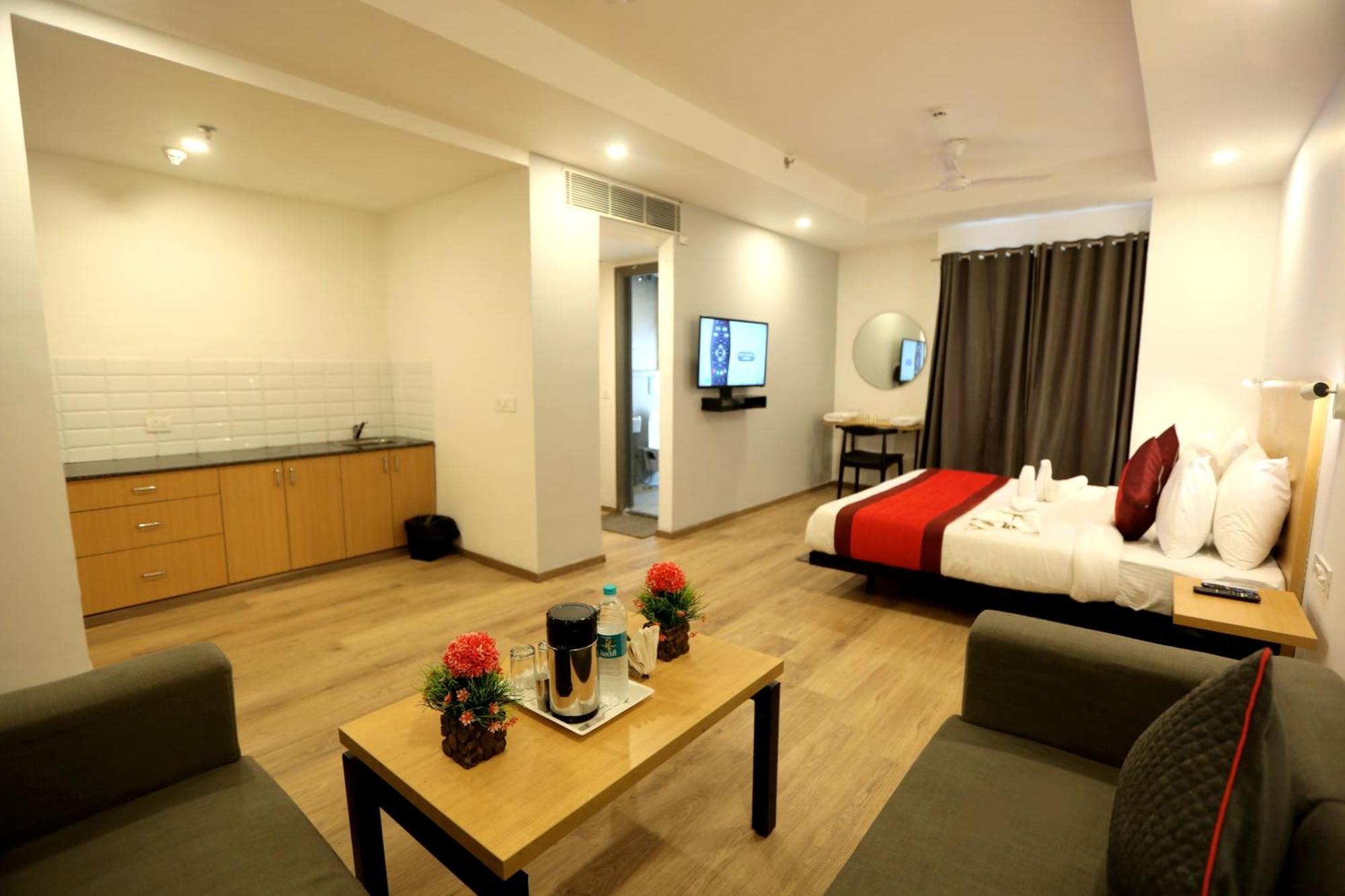 The Roseman Hotel & Suites Ghaziabad Bagian luar foto