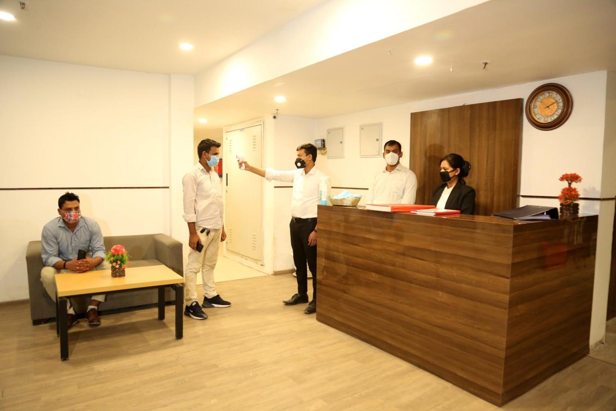 The Roseman Hotel & Suites Ghaziabad Bagian luar foto