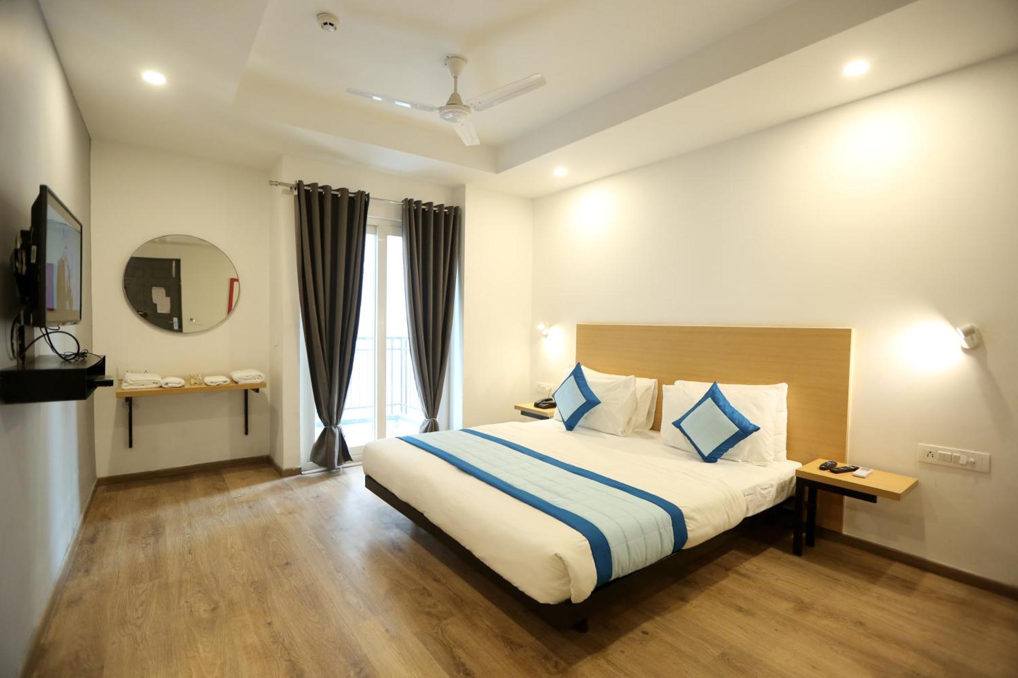 The Roseman Hotel & Suites Ghaziabad Bagian luar foto