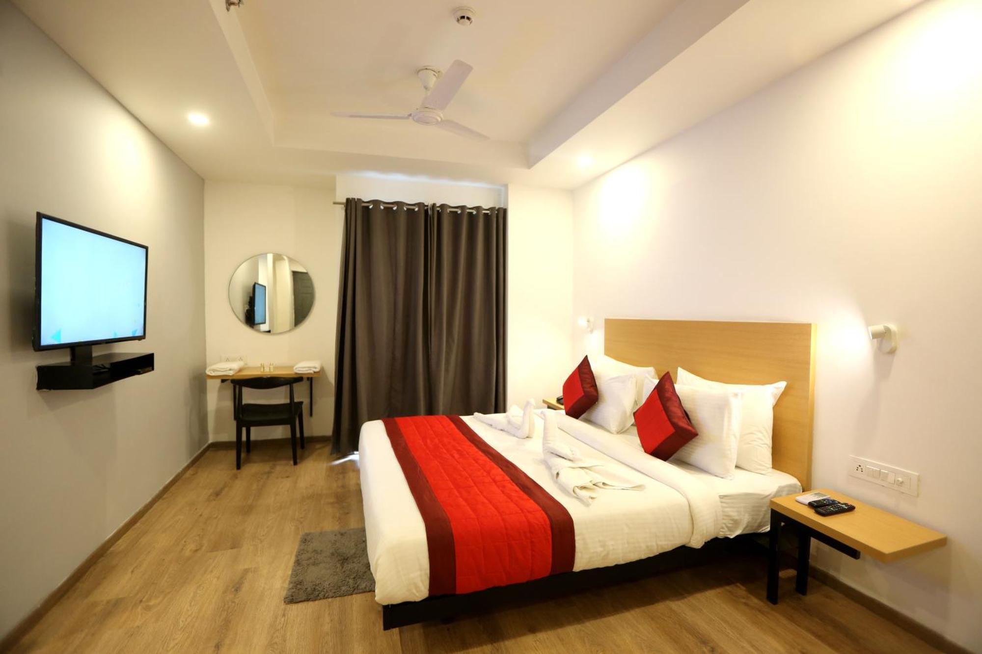 The Roseman Hotel & Suites Ghaziabad Bagian luar foto