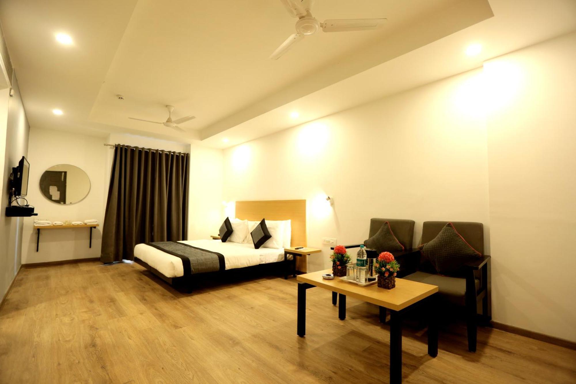 The Roseman Hotel & Suites Ghaziabad Bagian luar foto