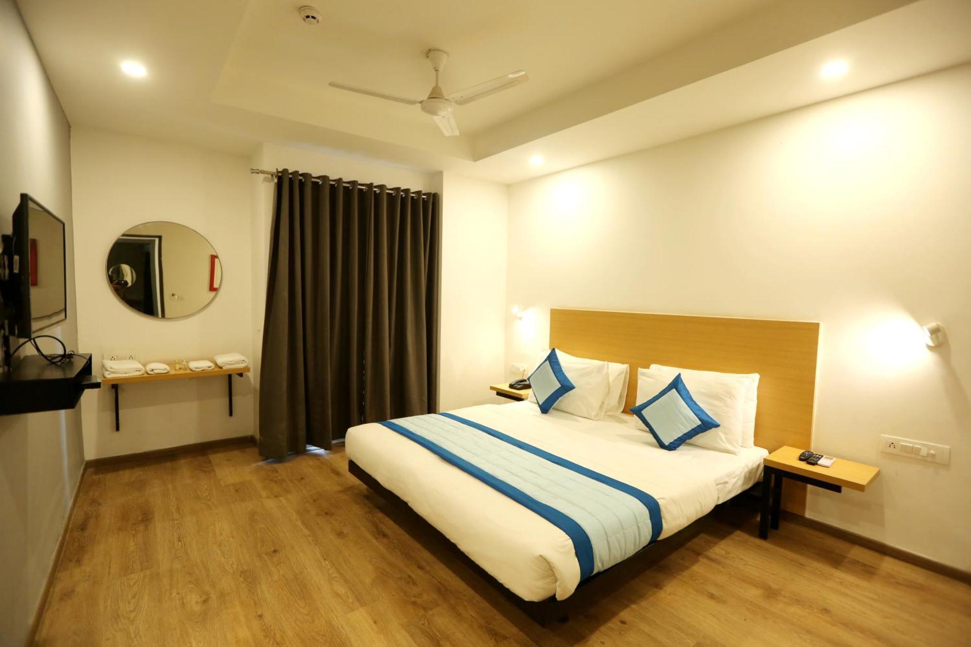 The Roseman Hotel & Suites Ghaziabad Bagian luar foto