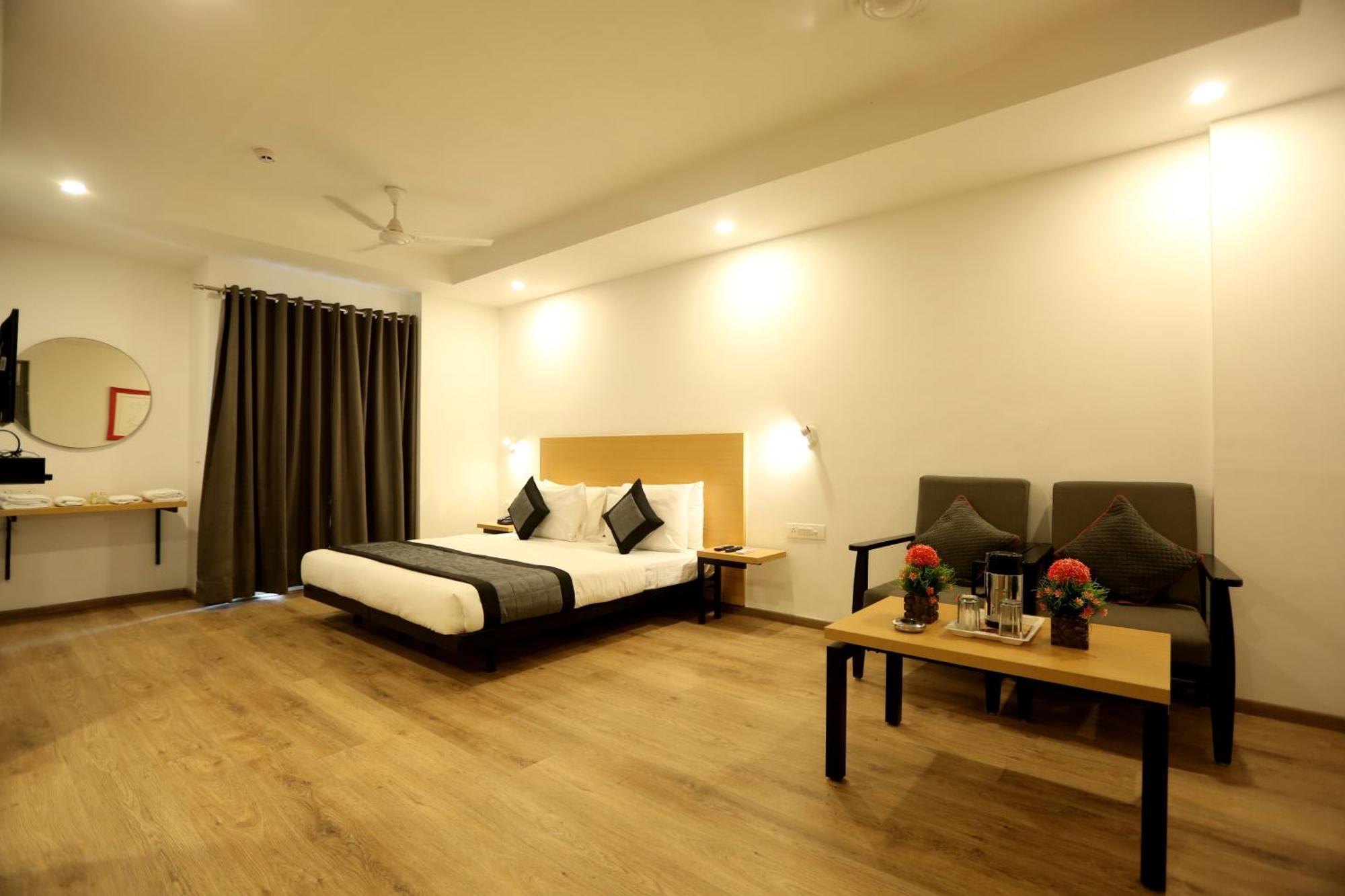 The Roseman Hotel & Suites Ghaziabad Bagian luar foto