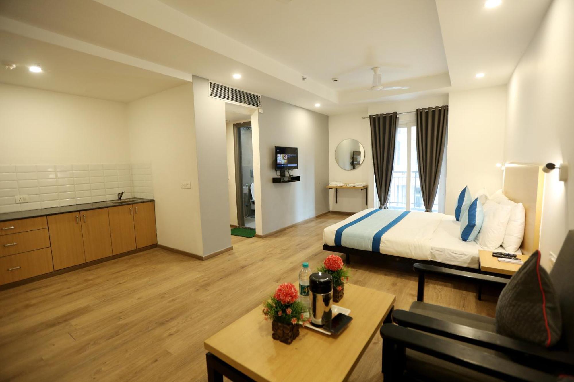 The Roseman Hotel & Suites Ghaziabad Bagian luar foto