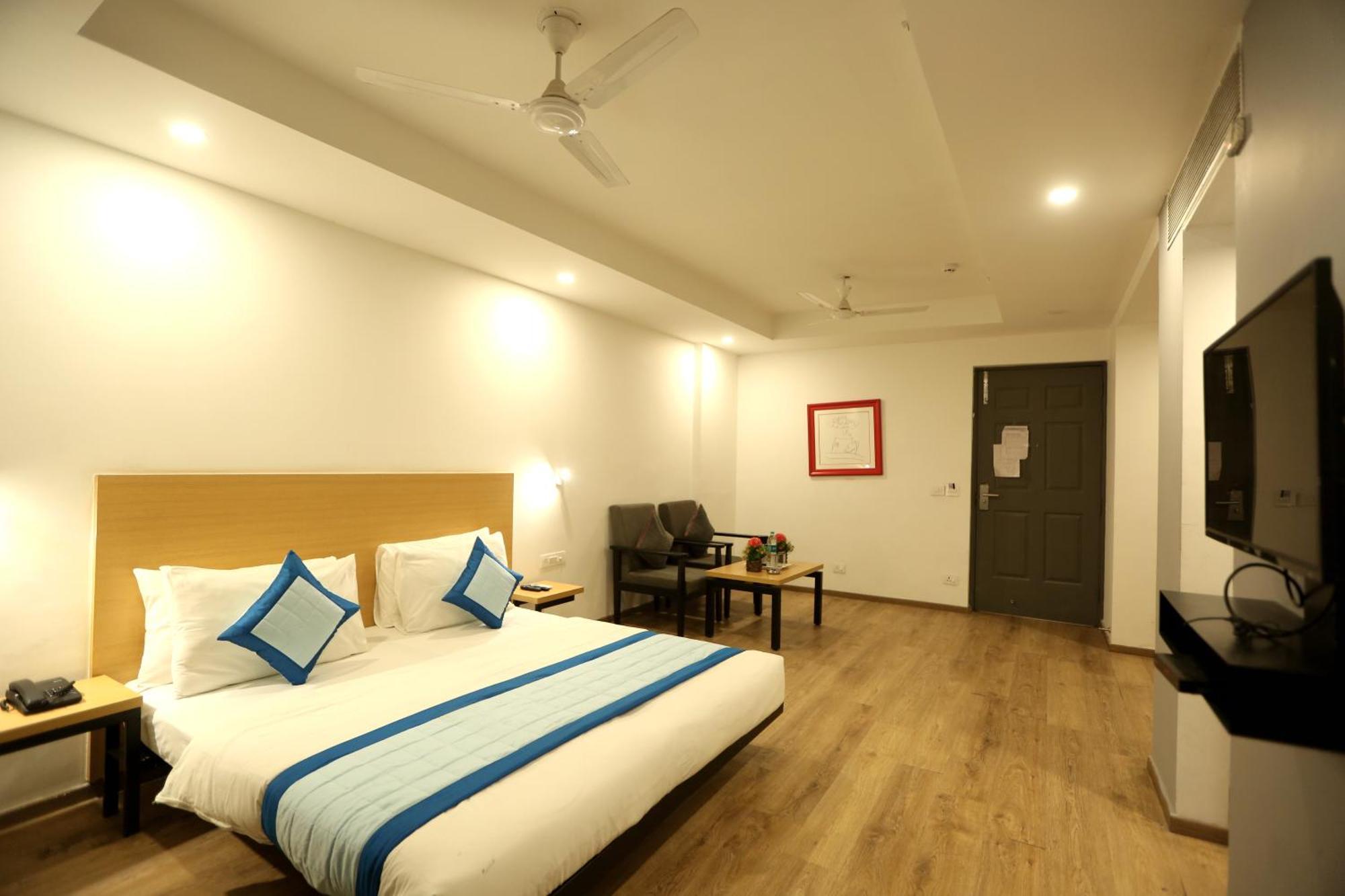 The Roseman Hotel & Suites Ghaziabad Bagian luar foto