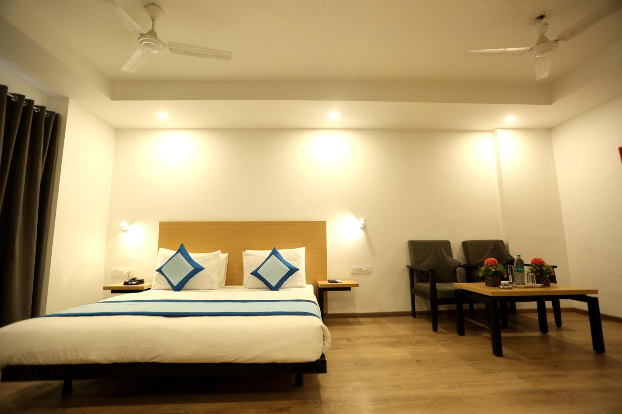 The Roseman Hotel & Suites Ghaziabad Bagian luar foto