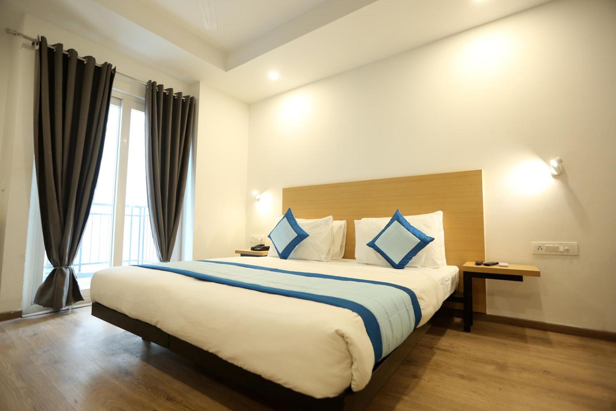 The Roseman Hotel & Suites Ghaziabad Bagian luar foto