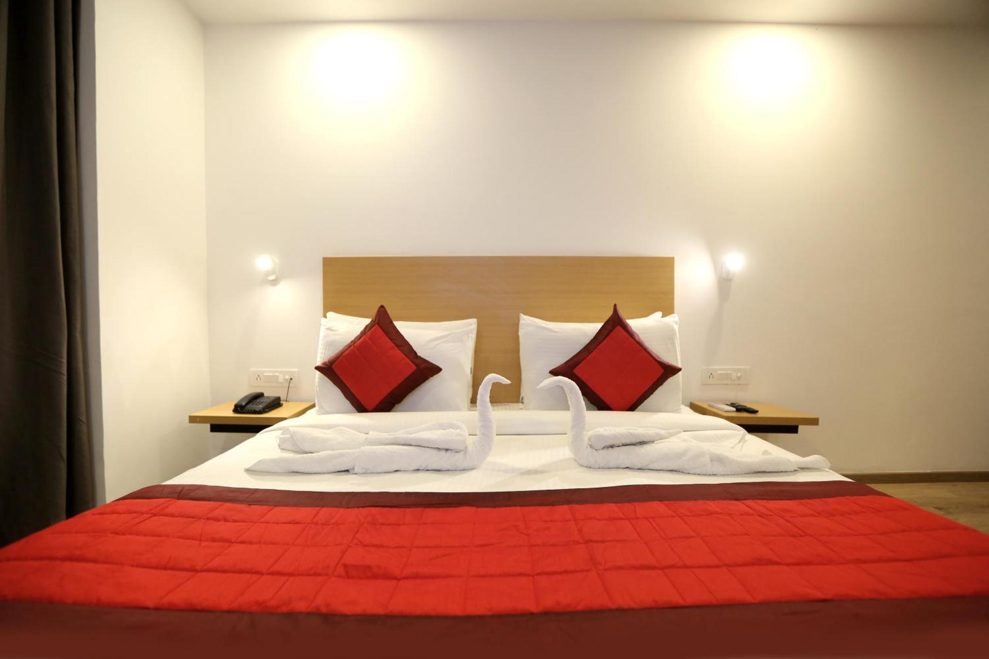 The Roseman Hotel & Suites Ghaziabad Bagian luar foto