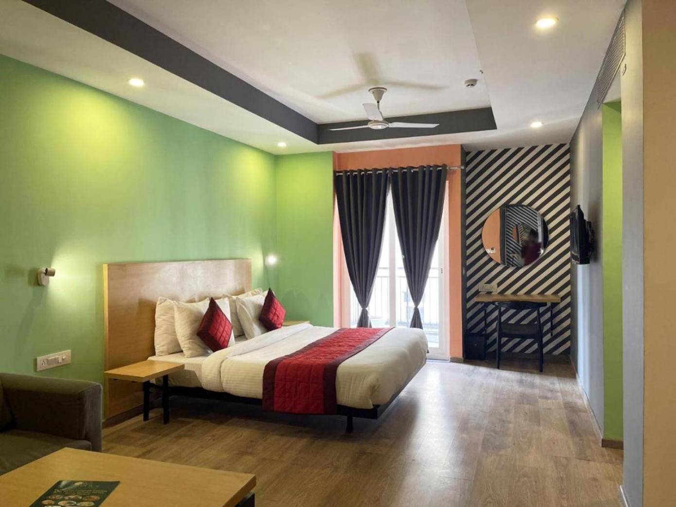 The Roseman Hotel & Suites Ghaziabad Bagian luar foto