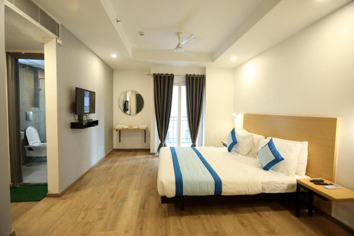 The Roseman Hotel & Suites Ghaziabad Bagian luar foto